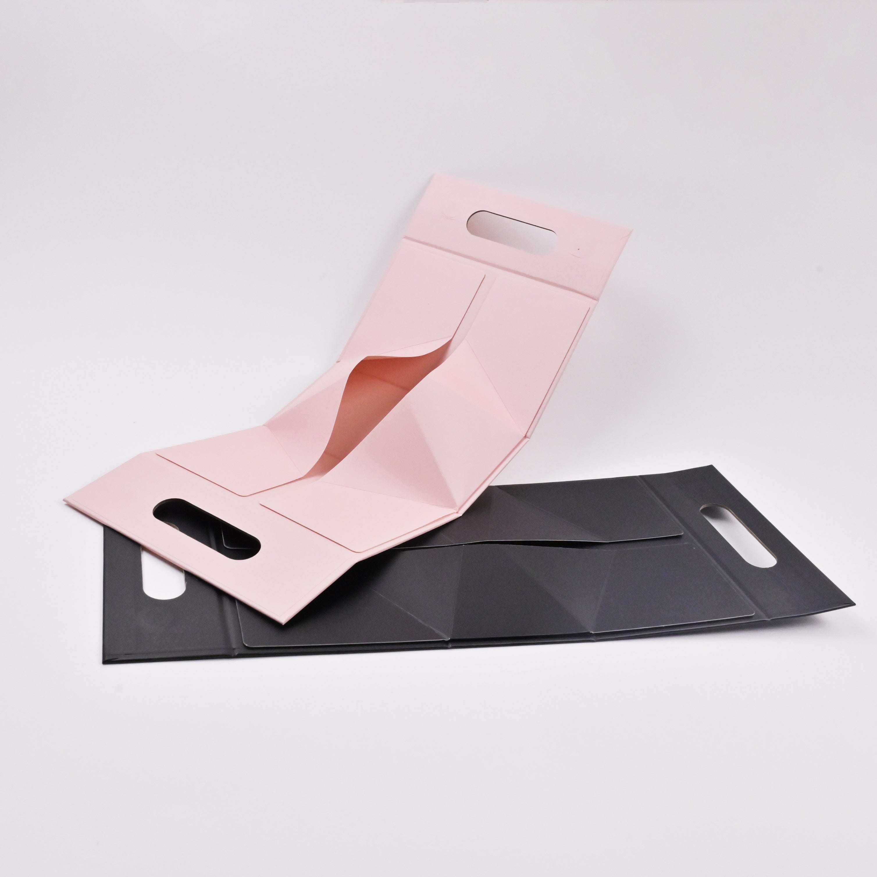 Eco-friendly foldable handheld packaging box with rope handle for retail