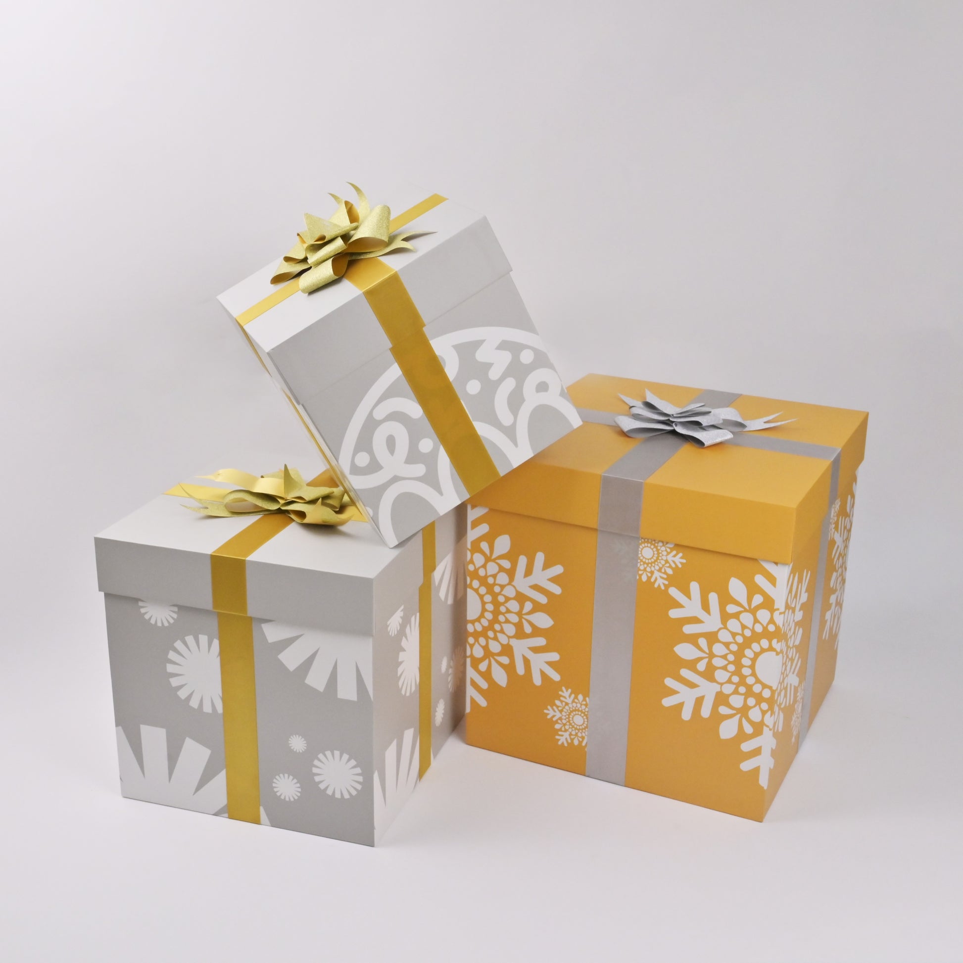 Custom snowflake pattern gift box for holiday Christmas packaging