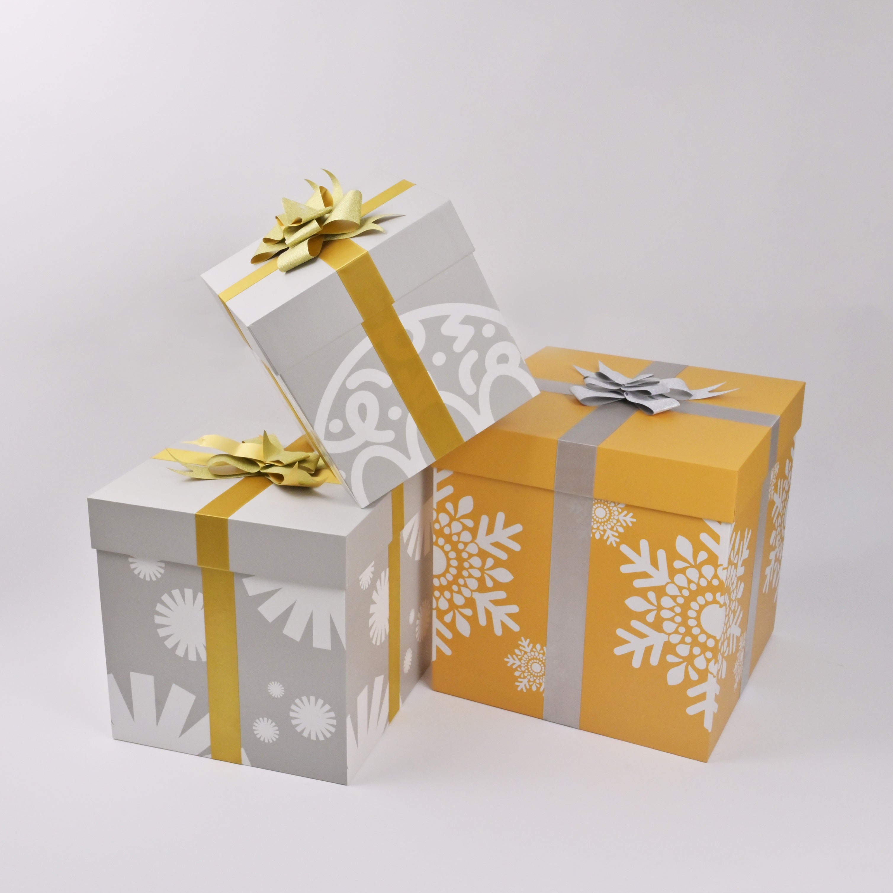 Custom snowflake pattern gift box for holiday Christmas packaging